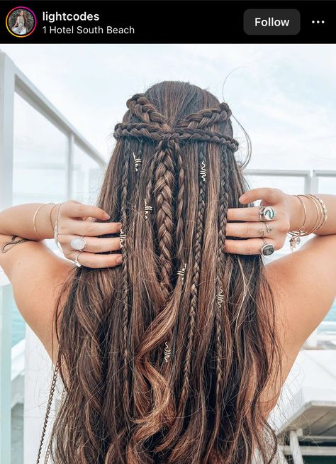 Viking Hair Half Up Half Down, Viking Braids With Jewelry, Pirate Wench Hairstyles, Wavy Boho Hair, Female Pirate Hairstyles Easy, Braid Jewelry Hairstyles, Boho Braided Hair, Hair Down With Small Braids, Festival Wedding Hair