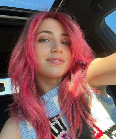 Emily Rudd, Future Girlfriend, Blue Hair, Pink Hair, Serie Tv, New Hair, Pretty People, Beautiful People, Womens Hairstyles