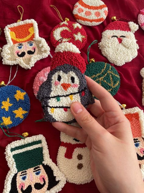 Unleash Your Creative Potential: Explore a World of Exquisite Crochet Patterns! Click Now to Discover Latest Designs 🧵🌈 🐽 Punch Needle Christmas Tree, Punch Needle Christmas Ornaments, Punch Needle Christmas, Christmas Punch Needle, Punch Needling, Tree Decorations Christmas, Wire Knitting, Christmas Craft Fair, Christmas Punch