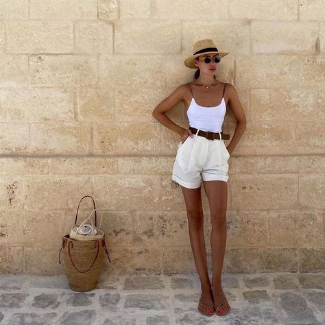 European Honeymoon, Minimalist Fashion Summer, Holiday Outfits Summer, Summer Holiday Outfits, Europe Outfits, Italy Outfits, Aesthetic Spring, Outfit Chic, Trendy Summer Outfits