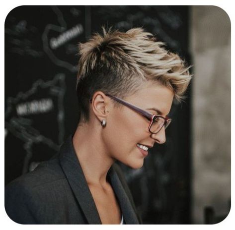 Short Hair And Glasses, Kort Pixie, Hair And Glasses, Women Undercut, Edgy Pixie Haircuts, Funky Short Hair, Short Spiky Hairstyles, Edgy Pixie, Hair Undercut