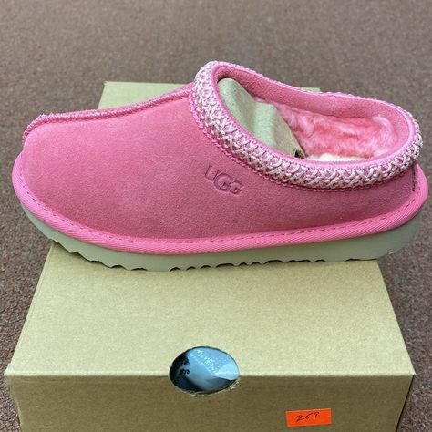 Brand New With Box Pink Rose Color Pretty Pink Shoes, Pink Acisis, Christmas Nike Shoes, Ugg Slippers Pink, Hello Kitty Jordans, Pink Stuff To Buy, Pink Ugg Tasman, Stuff To Get For Christmas, Pink Tasman Uggs