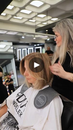 506K views · 1.6K reactions | Ce transformare 💇‍♀️ Treci de la păr lung la un bob blond sofisticat. ✨ Credits: fadiaelmendelek

#tunsori #tunsoribob #bobhaircut  #haircolor #haircut #hairstyle #hairgoals #hairtransformation #beauty #frumusete #inspiratiepar #hairinspo #blond #blondehair | Tunsori la moda | Tunsori la moda · Original audio Bob Blond, Bob Lung, Haircut Hairstyle, Hair Transformation, Bobs Haircuts, Hair Goals, Hair Inspo, Blonde Hair, Hair Color