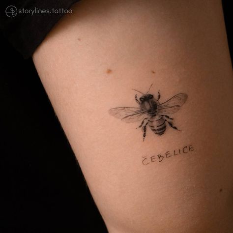 Honey Bee Tattoo Men, Carpenter Bee Tattoo, Bee Tattoo Men, Realistic Bee Tattoo, Bee And Flower Tattoo, Sagittarius Tattoos, Family Tattoos For Men, Sagittarius Tattoo, Tatoo Inspiration