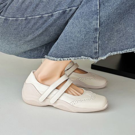 CHIKO Vondra Round Toe Flatforms Fashion Sneakers feature leather upper, leather lining, rubber sole. Heel height is approx. 1.5" (4 cm) The post CHIKO Vondra Round Toe Flatforms Fashion Sneakers appeared first on Chiko Shoes.