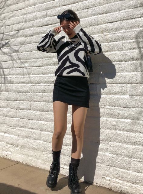 psychedelic/zebra prints knit sweater outfit Zebra Print Sweater Outfit, Zebra Pattern Outfit, Zebra Sweater Outfit, Fits Skirts, Print Sweater Outfit, Zebra Print Clothes, Zebra Sweater, Grunge Street Style, Rockstar Fashion