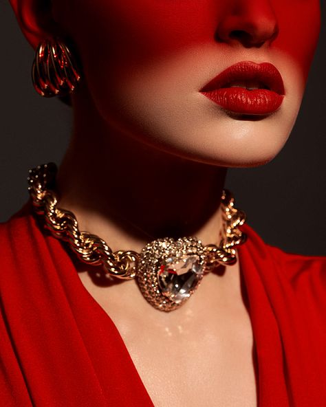 Red Fashion Editorial Photography, Red Editorial Photography, Jewellery Editorial Shoot, Valentines Jewelry Photoshoot, Editorial Jewelry Photography, Jewelry Photography Model, Red Fashion Editorial, Jewellery Shoot Ideas, Necklace Photoshoot