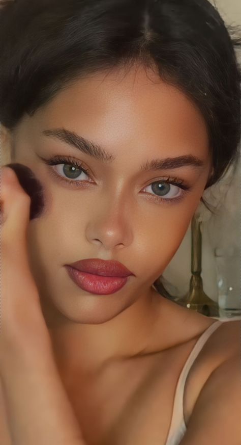 Soft Seductive Makeup, Supermodel 90s Makeup, Ingenue Makeup Innocent And Seductive, Desire Face Ideas, Innocent Makeup Look Natural, Natural Romantic Makeup, Siren Beauty Face, Siren Eyes For Round Eyes, Long Midface Makeup