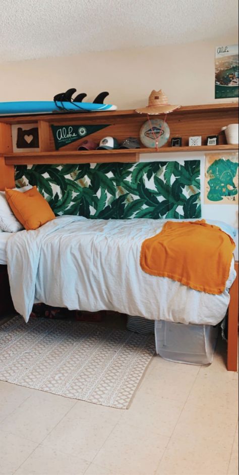 university of hawaii at mānoa ! #hawaii #dormroomideas #dormroomdecor Hawaii Dorm Room, Hawaii Bedroom, University Of Hawaii At Manoa, Dorm Room Styles, University Dorms, Dorm Inspiration, College Dorm Room Decor, University Of Hawaii, Dorm Room Ideas