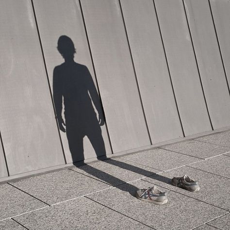 “I’m Not There” Photo Series by Pol Úbeda Hervàs | Inspiration Grid | Design Inspiration Aomine Kuroko, Shadow Shadow, Shadow Photography, Photographie Inspo, Invisible Man, Shadow Art, Shadow Play, Photo Series, Creative Photos