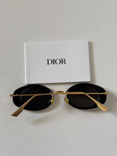 Sun Glasses 2024, Pretty Sunglasses, Classy Glasses, Glasses Inspiration, Trendy Glasses, نظارات شمسية, Fashion Eye Glasses, Stylish Glasses, Dior Sunglasses