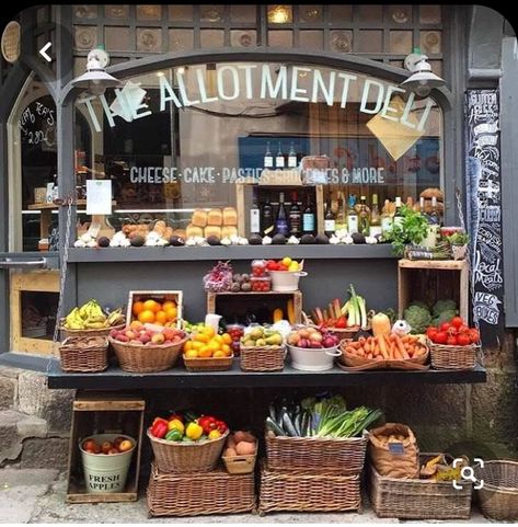 Fruit Shop Design Ideas, Fruit Shop Design, Shop Design Ideas, Fruit And Veg Shop, Farmers Market Display, Deli Shop, Grocery Store Design, Fruit Packaging, Farm Store