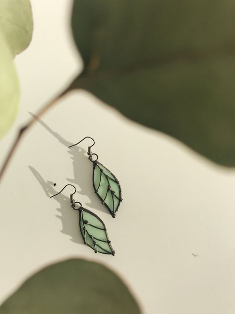 Soldering Projects, Dreamy Jewelry, October Jewelry, Stained Glass Earrings, Earring Inspo, Woman Accessories, Earrings Leaf, Stained Glass Decor, Stained Glass Jewelry