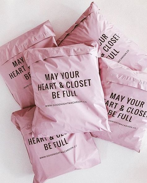 Packaging Inspiration for Online Boutiques | Start Your Boutique Desain Merek, Ecommerce Packaging, How To Have Style, Tout Rose, Clothing Packaging, Packaging Ideas Business, Small Business Packaging Ideas, Small Business Inspiration, Fashion Packaging