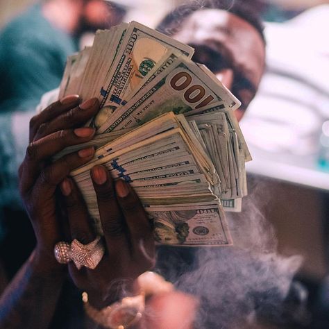 Young Dolph  News on Instagram: “fuk how u feel how u feel how u feel.  SMOKIN OUT LOUD #paperroutebizness” Young Dolph, Jackpot Winners, Wealthy Lifestyle, Money Stacks, Money Pictures, Gold Money, Money On My Mind, Money Magnet, Rich Lifestyle