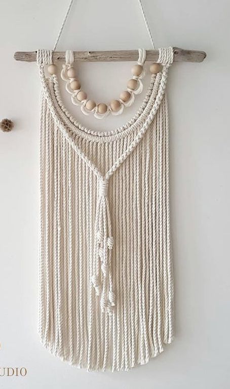 Diy Boho Hanging Decor, Plant Holder Macrame, فن النسيج, Macrame Wall Hanging Ideas, Driftwood Macrame, Simpul Makrame, Wall Decor Macrame, Pola Macrame, Macrame Coasters