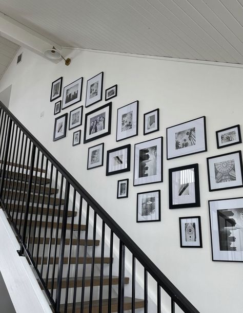 Staircase Wall Picture Collage Ideas, Photo On Stairs Wall Ideas, Upstairs Photo Wall, Stairway Decorating Pictures Family Wall Upstairs Hallway, Decor Going Up The Stairs, Pictures Up Stairs, Wall Picture Collage Ideas Stairs, Modern Staircase Gallery Wall, Photo Wall Collage On Stairs