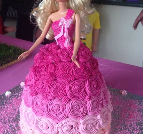 Barbie Cake Designs, Dolly Varden Cake, Barbie Doll Birthday Cake, Barbie Doll Cake, Dolly Varden, Barbie Birthday Cake, Barbie Theme Party, Bolo Barbie, Barbie Doll Cakes