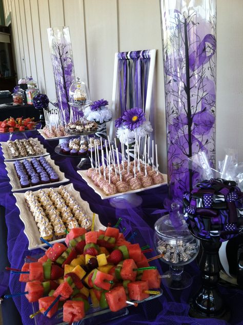 Purple And Grey Birthday Party Ideas, 50th Treat Table, Romantic Birthday Party Ideas, Candy Tables Ideas Birthday, Purple Birthday Party Snacks, Purple And White Sweet 16 Cake, Purple Quince Snack Table, Purple Themed Dessert Table, Sweet 16 Dessert Table Ideas Purple