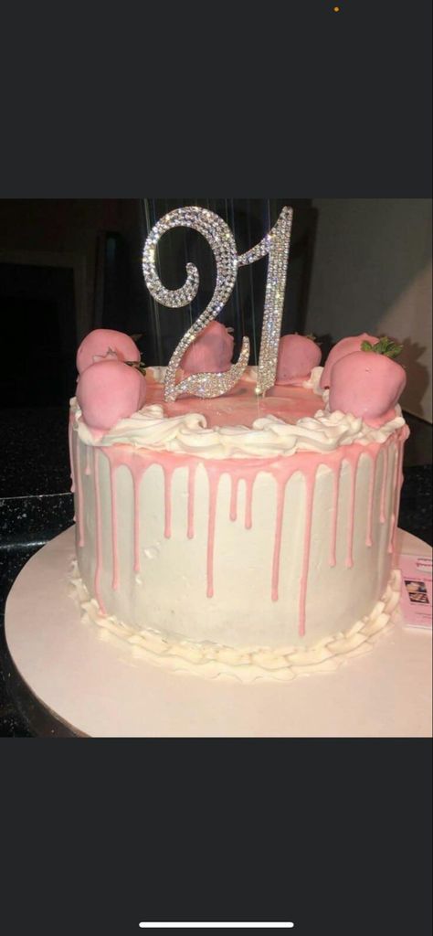 Baddie Birthday Cake, Queens Birthday Cake, Birthdays Cards, Baddie Birthday, Girly Birthday Cakes, 15th Birthday Cakes, 14th Birthday Cakes, 17 Birthday Cake, 20 Birthday Cake