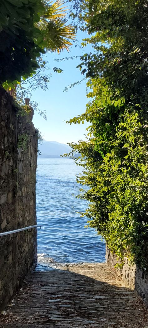 Lake Como Wallpaper Iphone, Lake Como Verena, Lake Como Wallpaper, Lake Como Italy Aesthetic, Como Italy Aesthetic, Lake Como Aesthetic, Sicily Italy Aesthetic, Italy Water, Varenna Lake Como