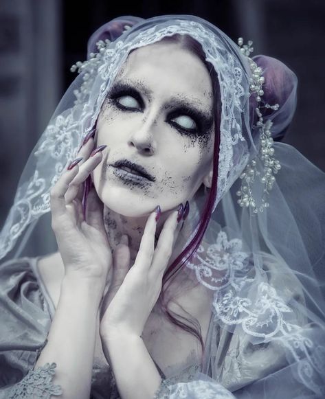 Ghost Bride Makeup Halloween, Halloween Dead Bride, Ghost Bride Costume, Dead Bride Costume, Dead Bride, Ghost Bride, Bride Costume, Ghost Costume, Ghost And Ghouls