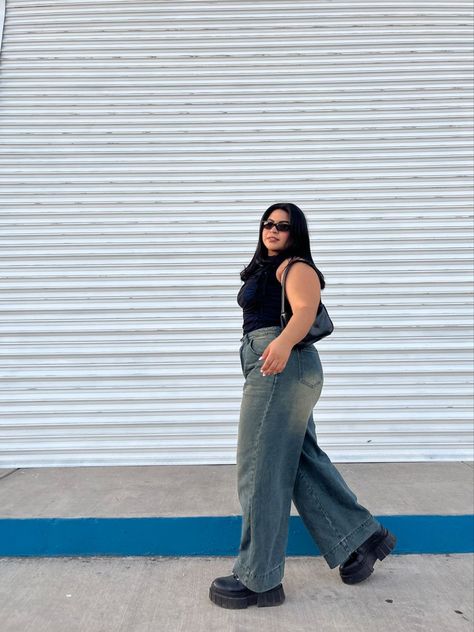 Ootd Mid Size, Plus Size Overalls Outfit Winter, Large Tummy Outfits, Low Budget Outfit Ideas, Mid Size Corset Outfits, Plus Size T Shirt Outfit, Plus Size Poses For Pictures Instagram, Plus Size Pants Outfits, Midsize Jeans