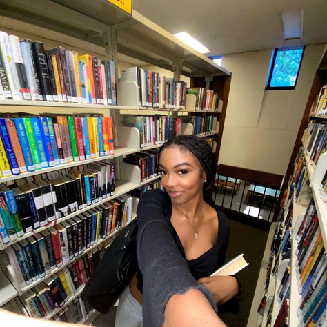 College Baddie Aesthetic, Internship Aesthetic Black Woman, Black Girls In Tech Aesthetic, Baruch College Aesthetic, Productive Black Woman, Black Scholar Aesthetic, Baddie Studying Aesthetic, Studying Aesthetic Black Women, Black Law Student Aesthetic