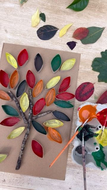 Little Happy Learners on Instagram: "🌳 5/10 SIMPLE AUTUMN PLAY IDEAS - OUR AUTUMN TREE🌳 This was my little girlies idea - I wanted to make a sensory board for her to play but she wanted to paint 🎨 so that’s what we did and oh my, I’m so glad we did! It’s beautiful!!!!! The colours, the fact that she just painted inside the leaves, the tree design - everything about it, is amazing! Just some loo rolls, sticks and a piece of cardboard. We used an egg box for our paints and even that gave me Autumn Eyfs Activities, Egg Box Craft, After School Activity, Family Tree Craft, Fall Preschool Activities, Tree Day, Sensory Board, Kindergarden Activities, Christmas Crafts For Kids To Make