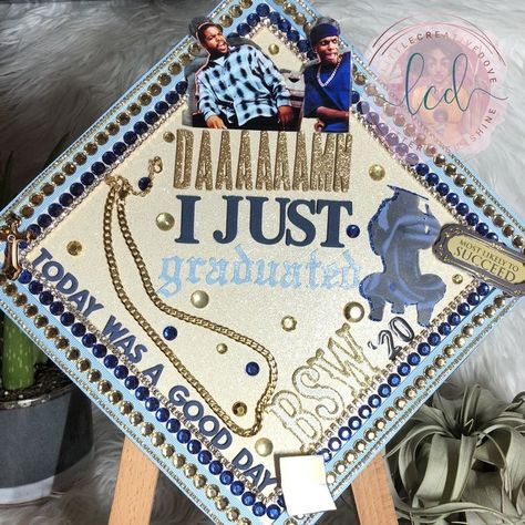 I Did It For You Graduation Cap, Baddie Graduation Cap, College Graduation Cap Ideas, Graduation Things, Caps Ideas, Creative Graduation Caps, Garden Trellis Ideas, Graduation Cap Ideas, College Grad Cap Ideas