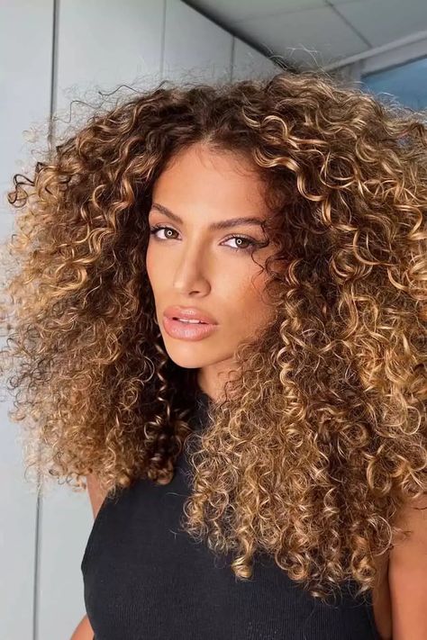 Embrace the beauty of contrast with brown hair and contrasting highlights! ✨ Discover striking color combinations at Glaminati.com. #ContrastHighlights #HairColorInspo Hairstyle Cornrows, Caramel Blonde Hair Color, Stacked Inverted Bob, Crazy Curly Hair, Inverted Bob Haircut, Blonde Hair Colour Shades, Caramel Blonde Hair, Hair With Highlights, Caramel Blonde