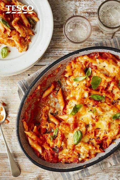 Keep it simple yet delicious with this easy pasta bake recipe. The perfect combination of penne pasta, hearty tomato sauce and oozing melted cheese, this recipe is sure to be a family favourite for any night of the week. | Tesco Easy Pasta Bake, Bake Pasta, Vegetarian Christmas Dinner, Tomato Bake, Tomato Pasta Bake, Neuer Wallpaper, Pasta Bake Easy, Trending Food, Pasta Bake Recipe