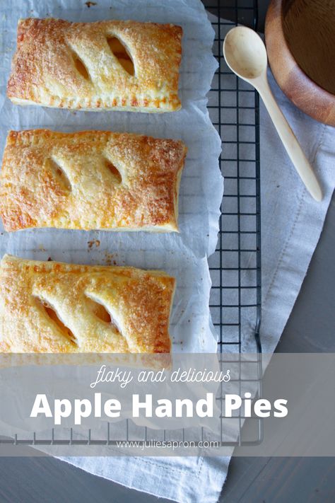 Hand Pies With Puff Pastry, Apple Pie Filling Recipes, Apple Puff Pastry, Hand Pie Recipes, Canned Apple Pie Filling, Puff Pastry Desserts, Apple Hand Pies, Pie Filling Recipes, Easy Puff Pastry