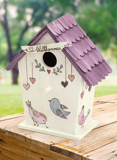 Pink Bird House Ideas, Decoupage Bird Houses, Easy Bird House Painting Ideas, Bird House Painting Ideas Simple, Cute Bird House Painting Ideas, Decorated Birdhouses, Painted Bird Houses Ideas, Bird House Painting Ideas, Bird Feeder Diy