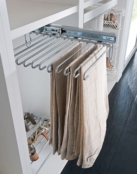 Loft Wardrobe, Bedroom Cupboard Ideas, Small Closet Organization Bedroom, Smart Hacks, Closet Small Bedroom, Walking Closet, Bedroom Cupboards, Closet Design Layout, Walk In Closet Design