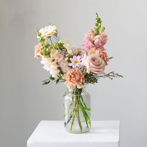 Floral Arrangements In Mason Jars, April Flower Bouquet, Greens For Flower Arrangements, At Home Flower Arrangements, Trendy Flower Arrangements, Glass Vase Flower Arrangements, Mason Jar Arrangements Floral, Glass Vase Arrangements, Small Floral Centerpieces