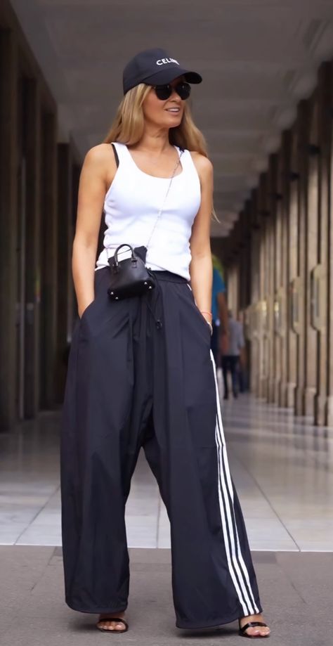 Active Wear Street Style, Casual Sporty Outfits For Women, Summer Athleisure Outfits 2024, Sporty Outfit Ideas, Adidas Street Style, Adidas Pants Outfit, Looks Adidas, Track Pants Outfit, Adidas Hose