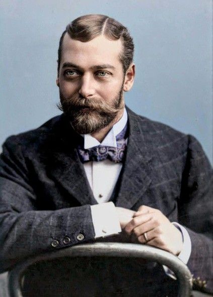 George V, far more handsome than his overrated cousin tsar Nicholas II Elizabeth Queen Of England, Queen Elizabeth Photos, Queen Victoria Family, King George V, Tsar Nicholas Ii, Royal Family England, Tsar Nicholas, Reina Isabel Ii, Duke Of York