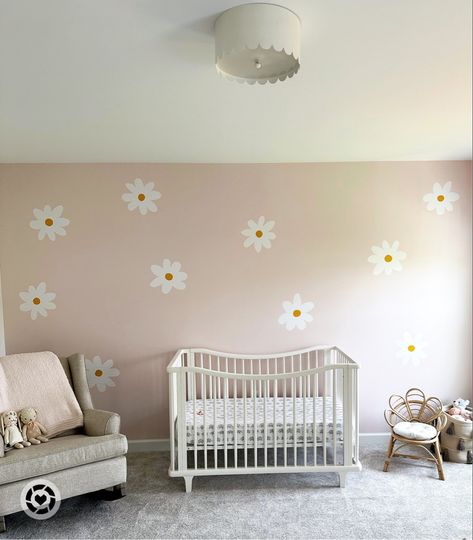 Daisy Decals Bedroom, Boho Accent Wall Nursery, Light Pink Baby Nursery Wall, Flower Accent Wall Nursery, Daisy Wall Nursery, Daisy Flower Nursery Theme, Daisy Accent Wall Nursery, Pink Daisy Nursery, Pink Daisy Nursery Theme