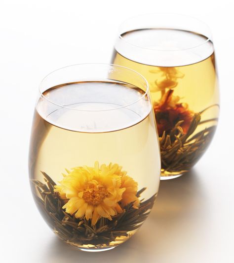 Beautiful Beverage Photography Ideas, Healing Tea Recipes, Blooming Flower Tea, Tea Balls, Party Wedding Favors, Tea For Colds, Herbal Tea Benefits, Best Smelling Candles, Blooming Tea