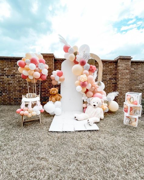 Beary First Birthday Balloon Arch, Beary First Birthday Girl, Beary First Birthday, Baby First Birthday Themes, First Birthday Girl, Teddy Bear Party, Baby Theme, Balloon Display, First Birthday Themes