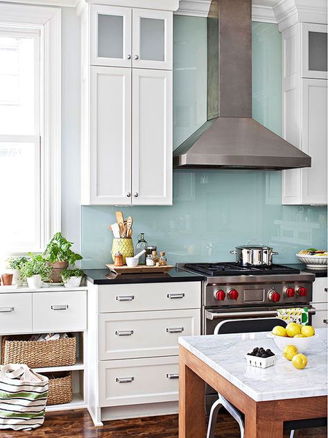 A single sheet of glass, painted on the back, lends color and easy-clean protection behind this range: http://www.bhg.com/kitchen/backsplash/kitchen-backsplash-ideas/?socsrc=bhgpin100714hardworkingwall&page=2 Kitchen With White Cabinets, Glass Backsplash Kitchen, Glass Kitchen Backsplash, Mcm Kitchen, White Kitchen Backsplash, Kitchen Glass, Kitchen Backsplash Designs, Backsplash Designs, Glass Backsplash