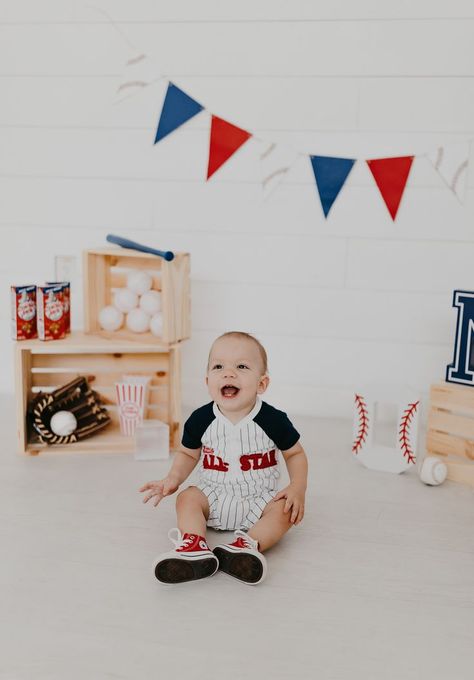 Baseball Photoshoot Ideas, Baseball Themed Cake, Baseball Theme Cakes, Baseball Photoshoot, Photoshoot Ideas Baby, Themed Cake Smash, Cake Smash Photoshoot, Smash Photoshoot, Toddler Converse