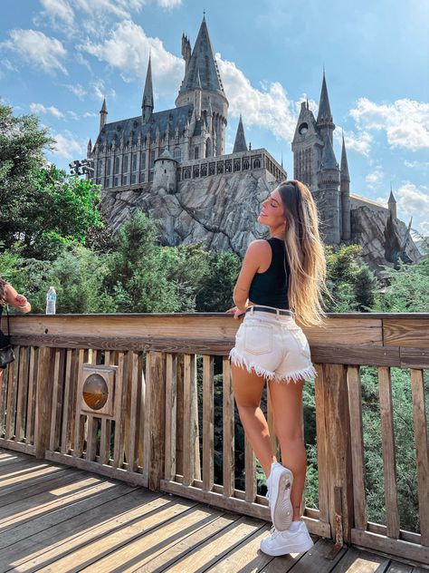 Universal Studios Florida Aesthetic, Universal Studios Pose Ideas, Universal Outfit Ideas Summer, Universal Orlando Photo Spots, Disney Orlando Outfits, Island Of Adventure Orlando Outfit, Orlando Outfits Summer, Looks Disney Park, Universal Orlando Outfit