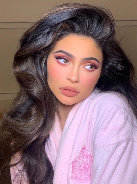 Maquillaje Kylie Jenner, Kylie Jenner Makeup Look, Maquillage Kylie Jenner, Stile Kylie Jenner, Jenner Hair, Look Kylie Jenner, Kylie Jenner Hair, Looks Kylie Jenner, Trajes Kylie Jenner