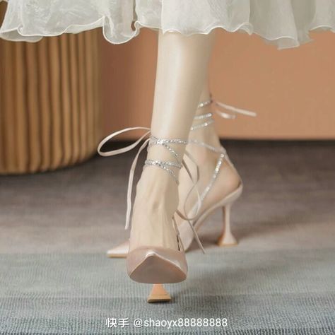 Korean Heels, Korean Shoes, Pretty Heels, Cute Shoes Heels, Shoes Heels Classy, Kawaii Shoes, Shoes Outfit Fashion, Heels Classy, Fancy Shoes