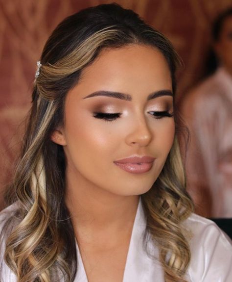 Fresh And Natural Wedding Makeup Look Subtle Makeup For Wedding, Natural Glam For Wedding, Make Up For Brides Natural, Soft Brown Bridal Makeup, Natural Makeup For Formal Event, Simplistic Wedding Makeup, Ball Makeup Looks Natural, Makeup Subtle Glam, Tan Bridal Makeup