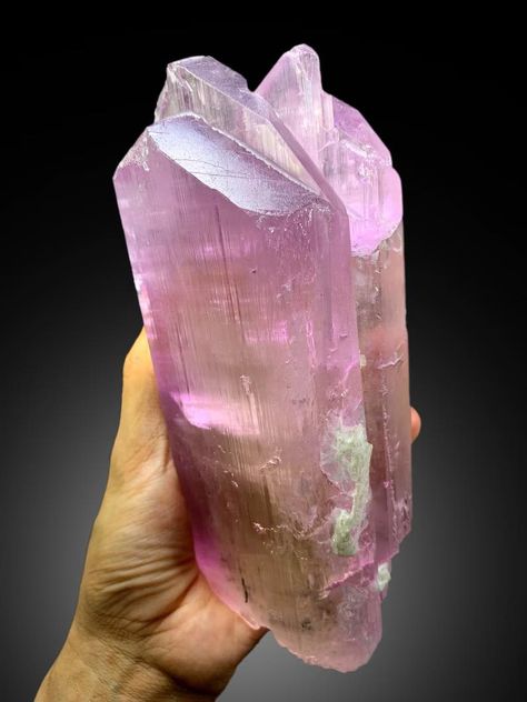 Kunzite Jewelry, Kunzite Crystal, Pink Kunzite, Magic Stones, Fine Minerals, Crystals Healing, Beauty Inspo, Beautiful Rocks, Minerals And Gemstones