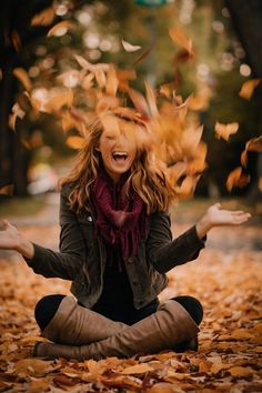 | photographer inspiration | photographer idea | film photography ideas | #Photography #Photographers Fall Portraits, Shotting Photo, Photographie Portrait Inspiration, Foto Tips, Fall Photoshoot, Portrait Photography Poses, Shooting Photo, Fall Pictures, Photography Poses Women