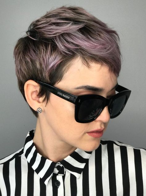 Colored Pixie Cut, Dyed Pixie Cut, Colored Pixie, Pixie Cut Color, Coloured Pixie Cut, Pixie Cut With Highlights, Pixie Hair Color, Kort Pixie, Short Hair Highlights